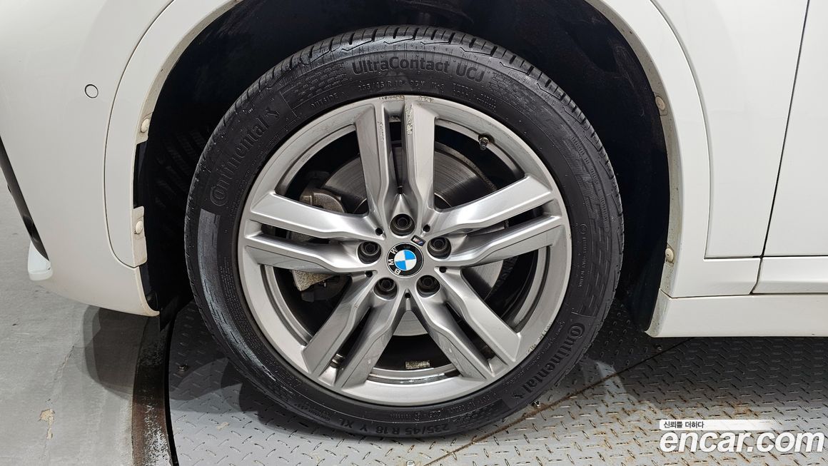 BMW X1 xDrive 20i M Sport, 2022