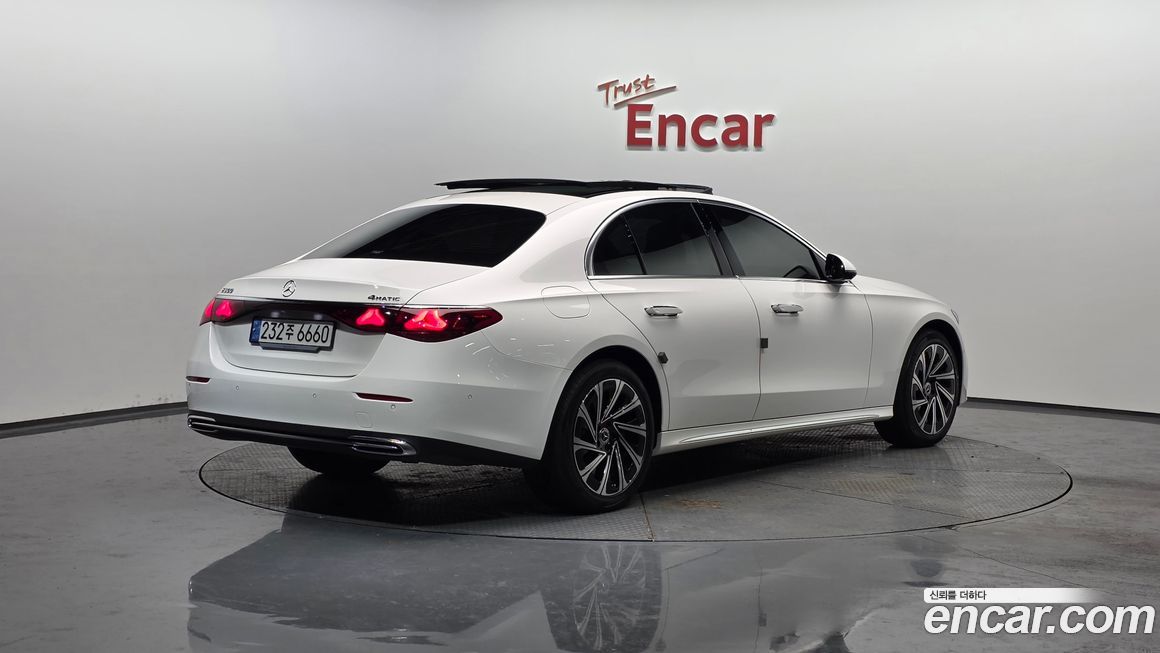 Mercedes-Benz E-Class E300 4MATIC Exclusive, 2024