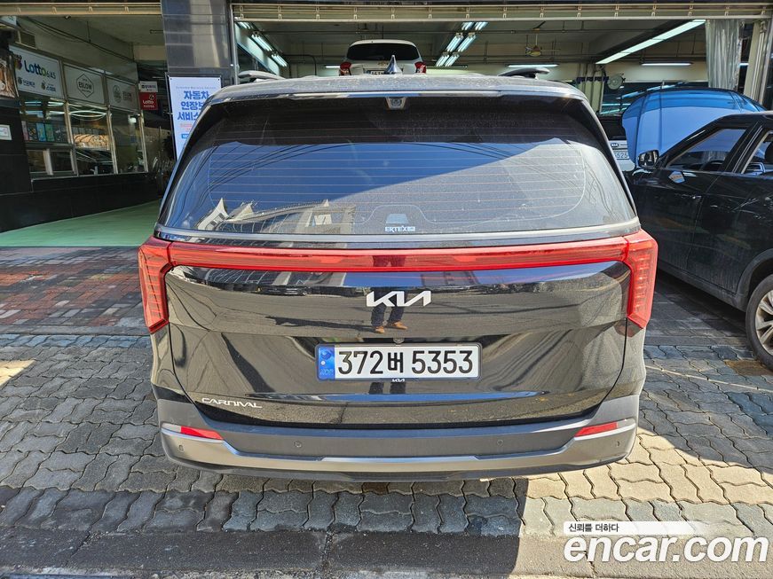 Kia Carnival 7-Seater Gravity, 2025
