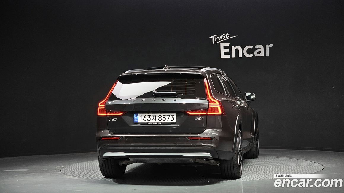 Volvo V60 B5 Ultimate AWD, 2023