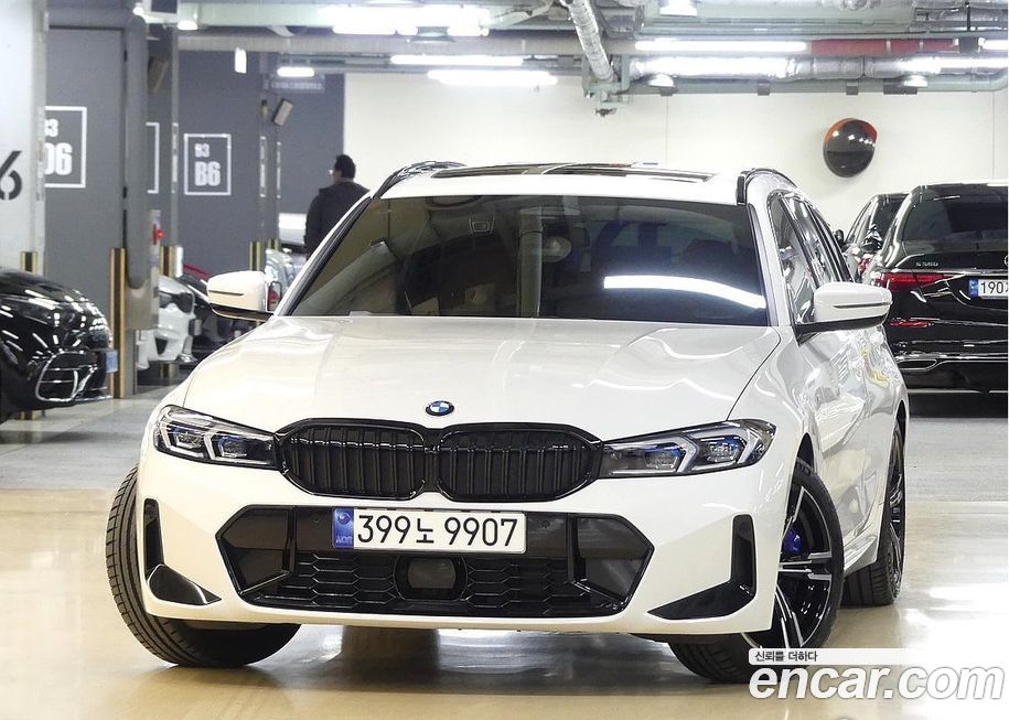 BMW 3-Series 320i Touring M Sports, 2024