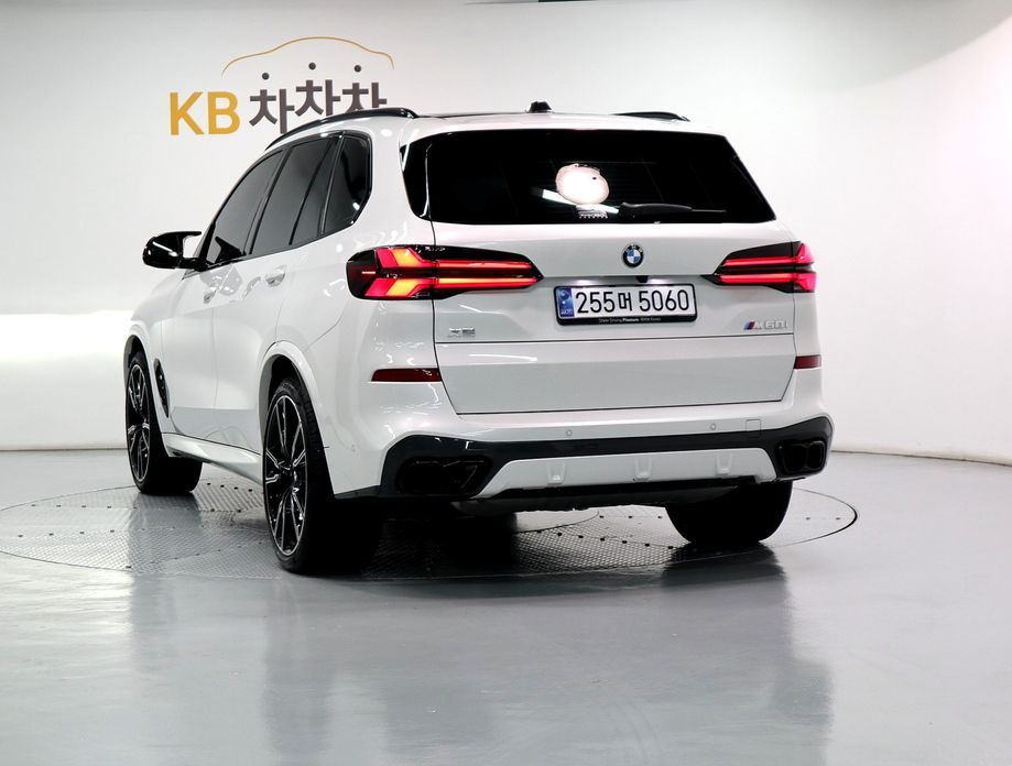 BMW X5 M60i, 2024