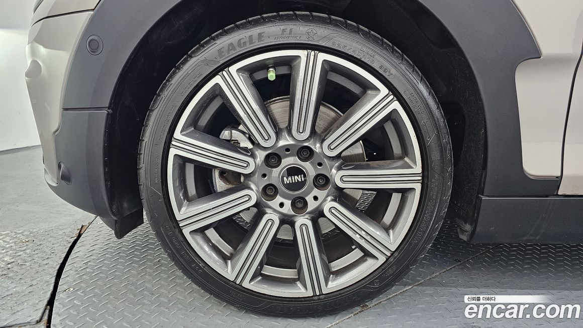 Mini Clubman Classic Launch Pack, 2023