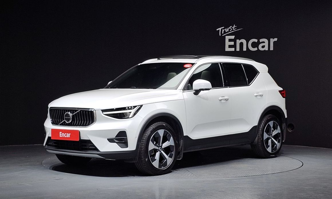 Volvo XC40 B4 Ultra Bright, 2025