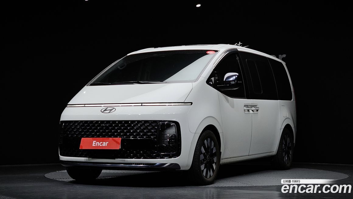 Hyundai Staria 4WD Lounge 9-Seater, 2025