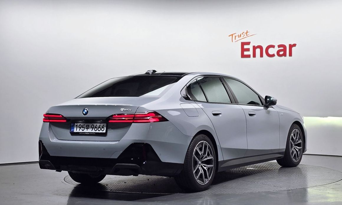 BMW 5-Series 520i M Sport, 2025