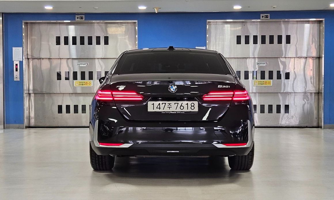 BMW 5-Series 530i xDrive, 2025