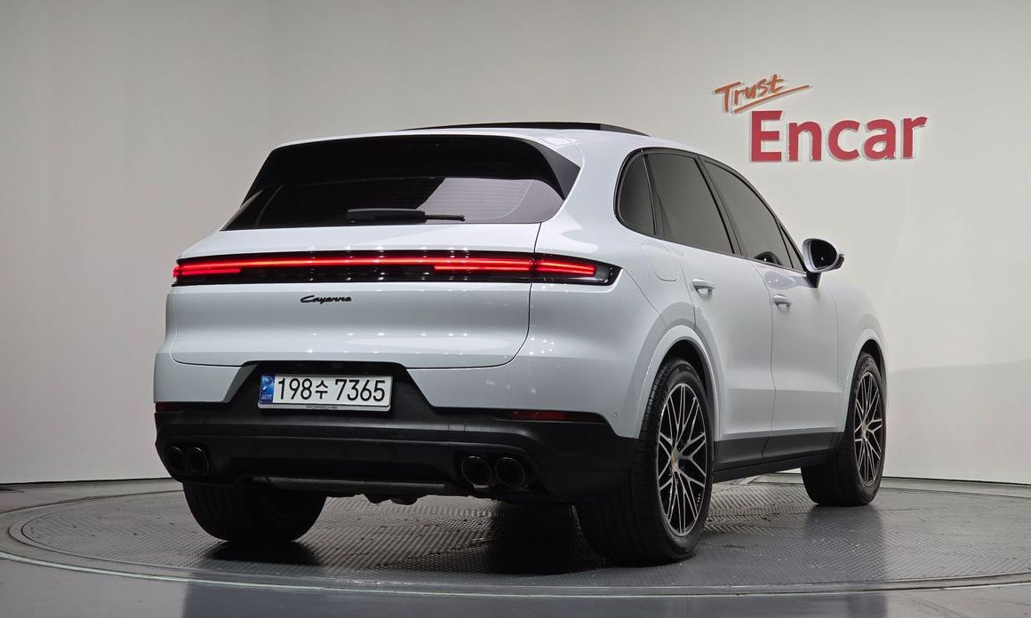 Porsche Cayenne 3.0, 2024