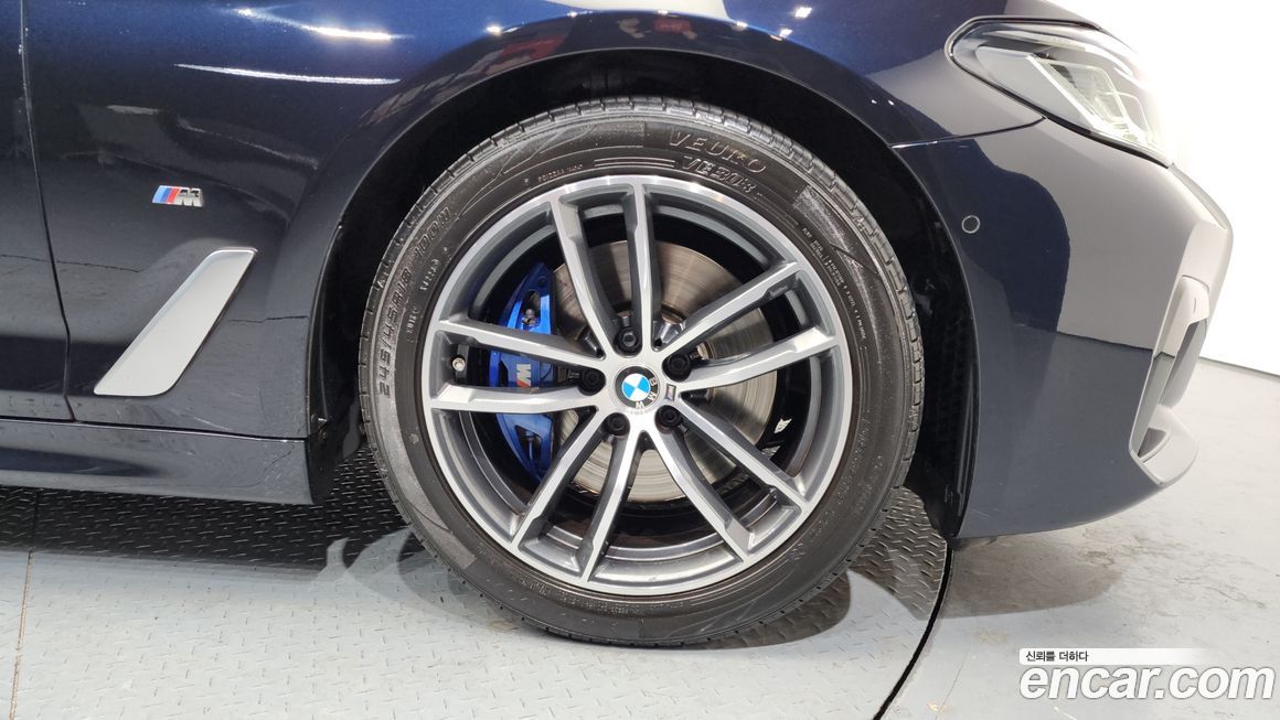 BMW 5-Series 520i M Sport, 2022