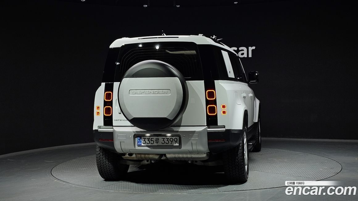 Land Rover Defender 110 D250 SE, 2024