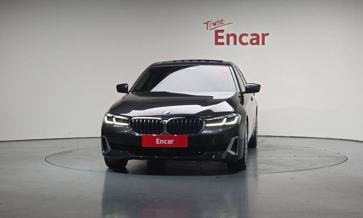 BMW 5-Series 520i Luxury, 2023