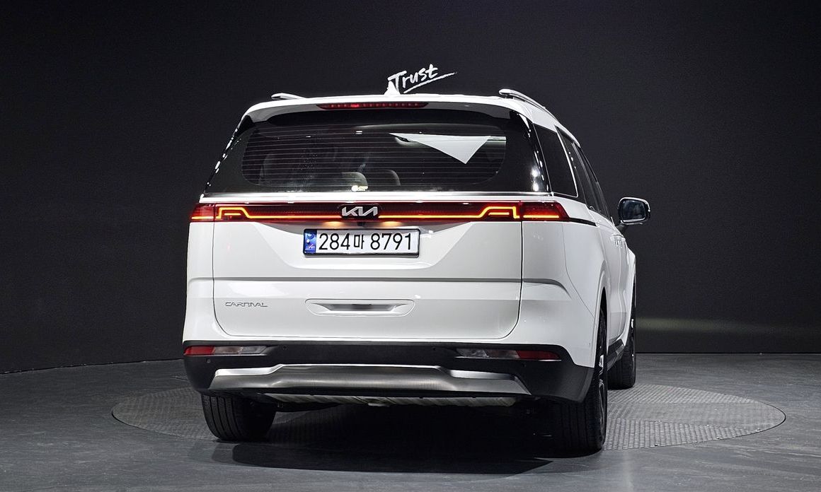 Kia Carnival 9-Seater Signature, 2023