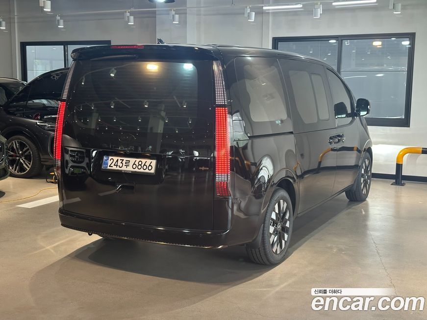 Hyundai Staria Lounge 7-Seater, 2025