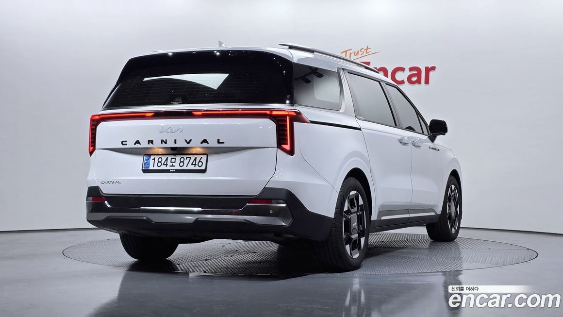 Kia Carnival 9-Seater Signature, 2024
