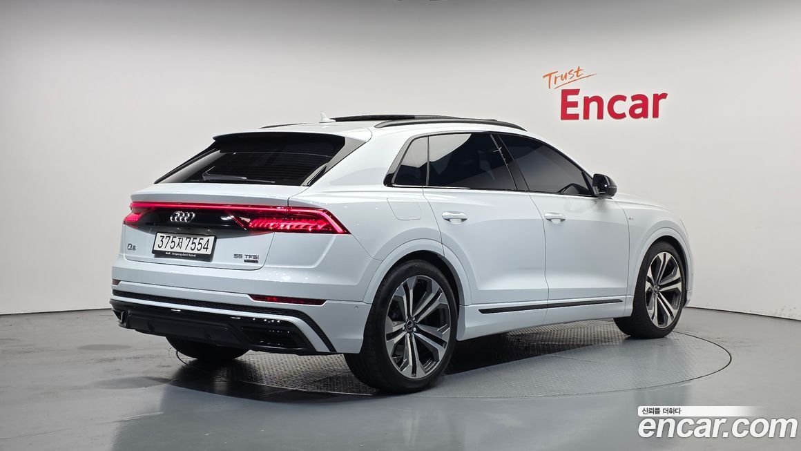 Audi Q8 55 TFSI Quattro Premium, 2023