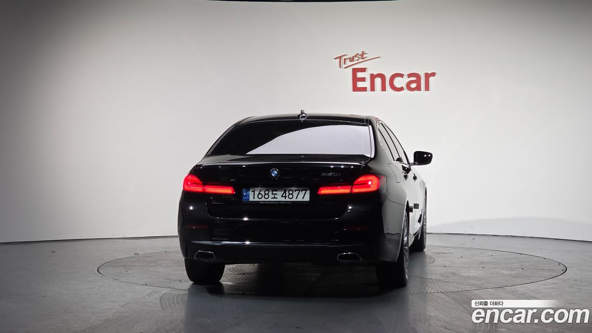 BMW 5-Series 520i Luxury, 2023