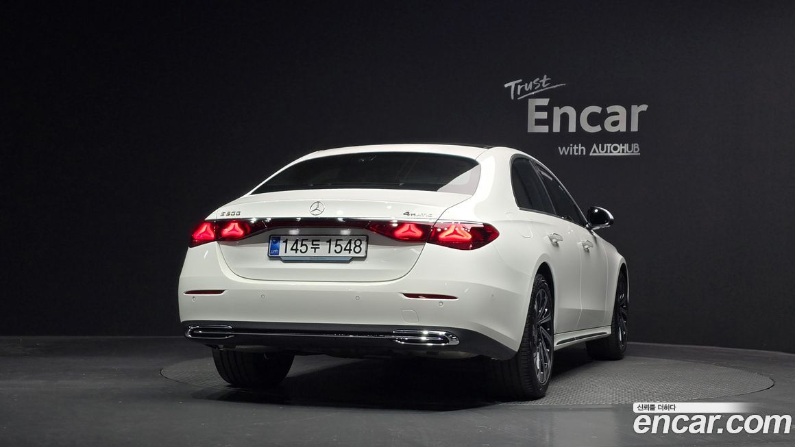 Mercedes-Benz E-Class E300 4MATIC Exclusive, 2025