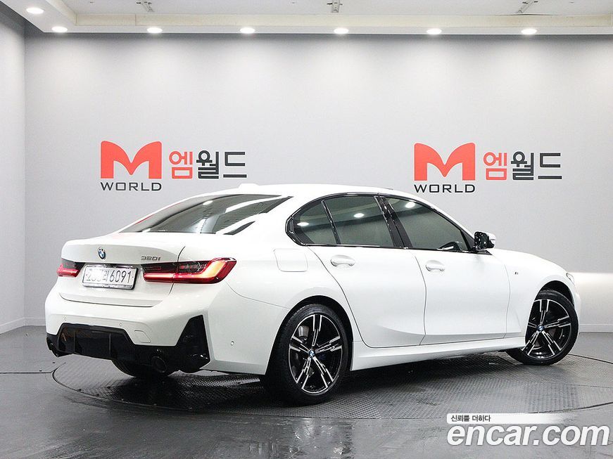 BMW 3-Series 320i M Sport, 2023