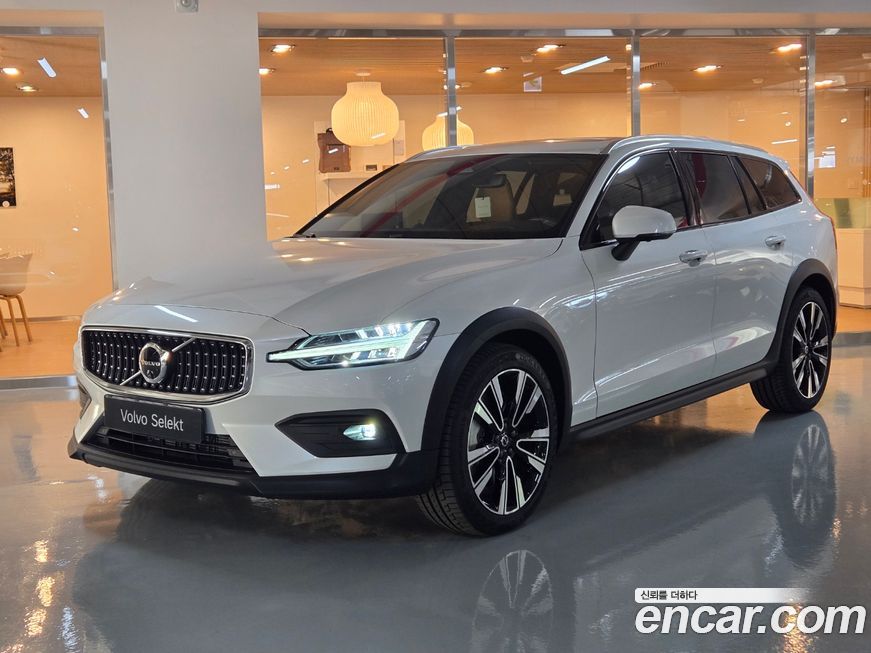 Volvo V60 B5 Ultra AWD, 2025