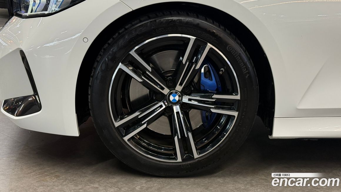 BMW 3-Series 320i Touring M Sports, 2023