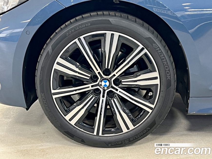 BMW 3-Series 320d, 2025