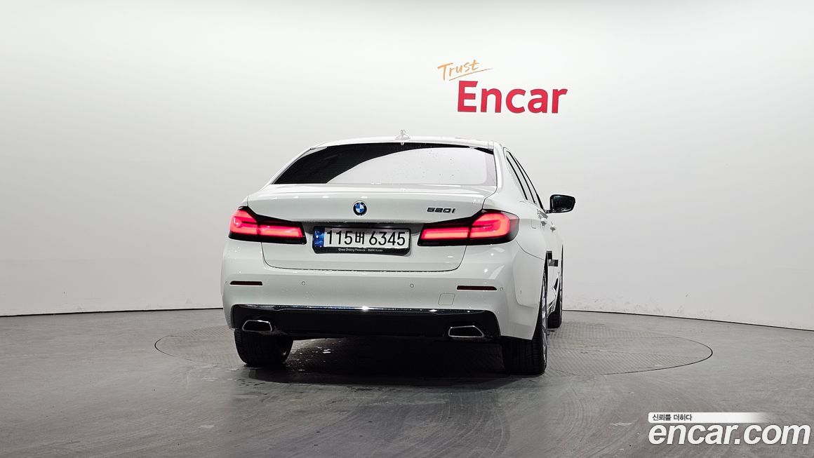 BMW 5-Series 520i Luxury, 2022