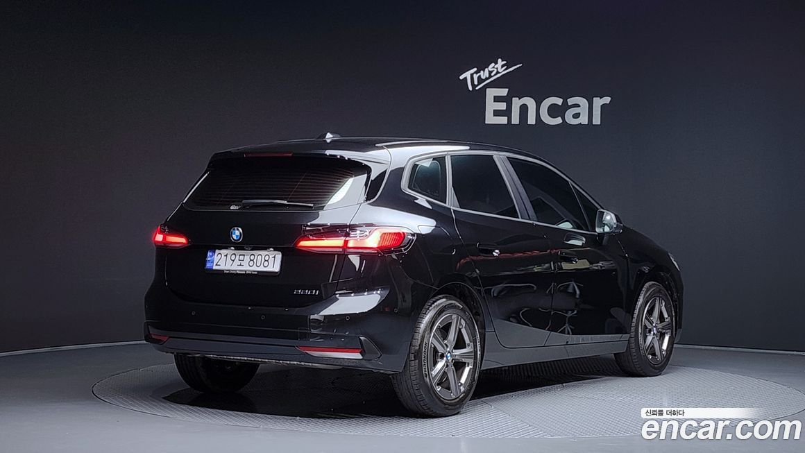 BMW 2-Series 220i Advantage, 2025
