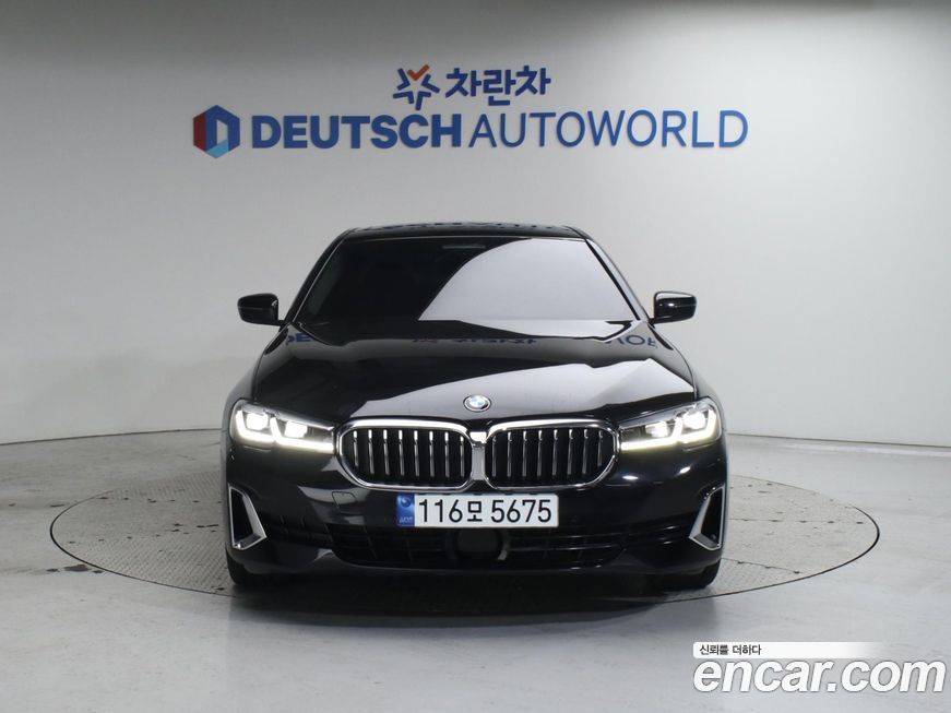 BMW 5-Series 523d Luxury, 2023