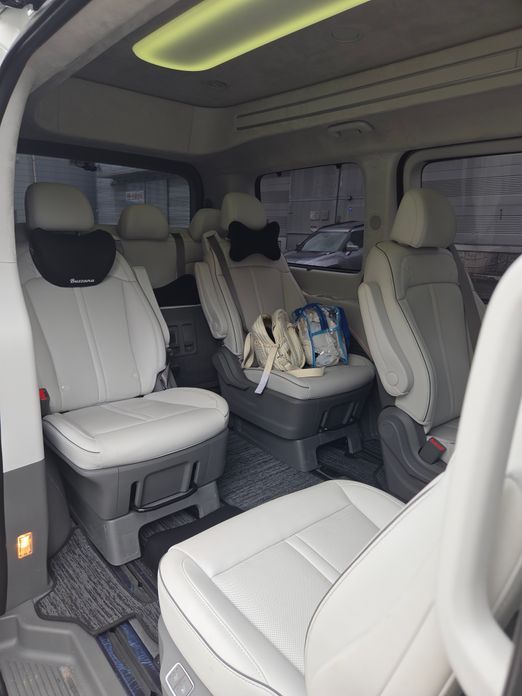 Hyundai Staria Lounge 9-Seater, 2025