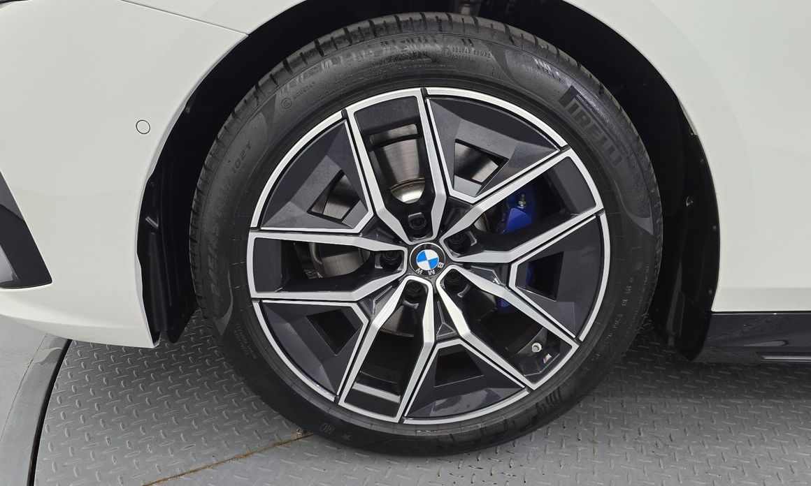 BMW 5-Series 520i M Sport, 2025