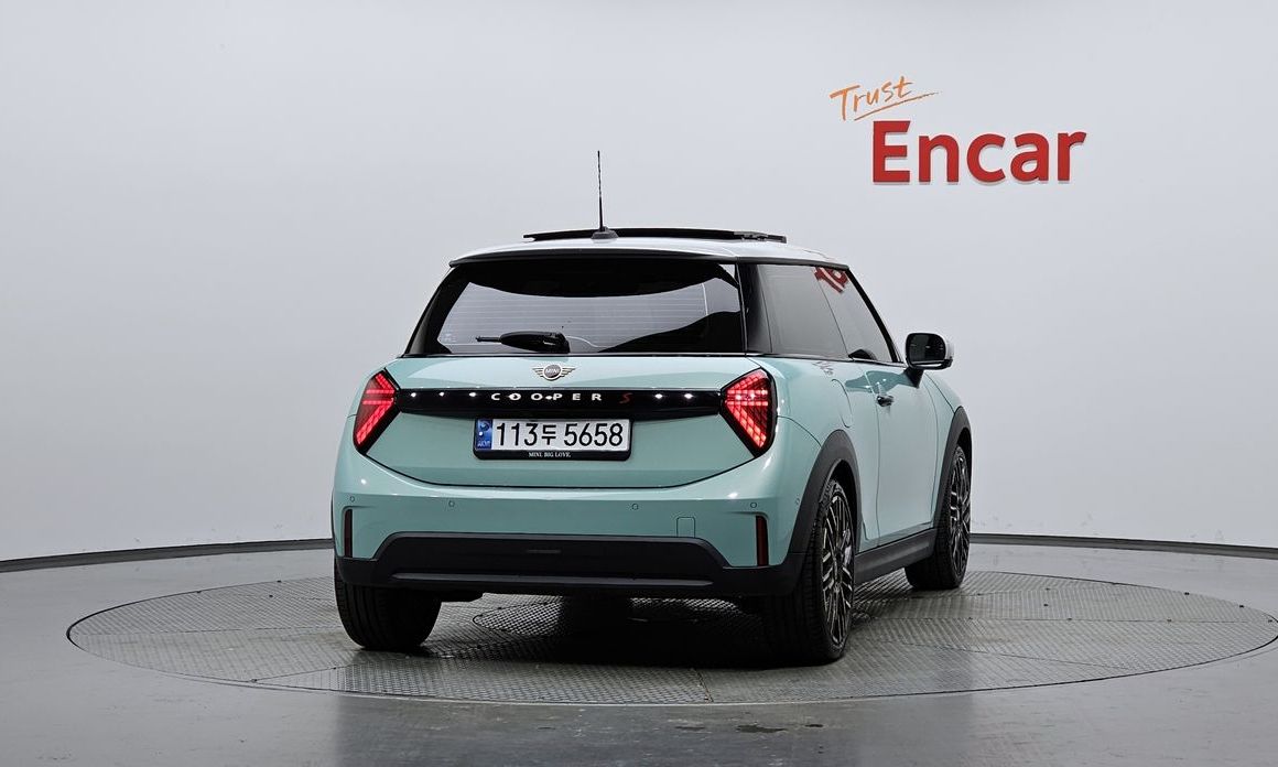 Mini Cooper Favoured, 2025