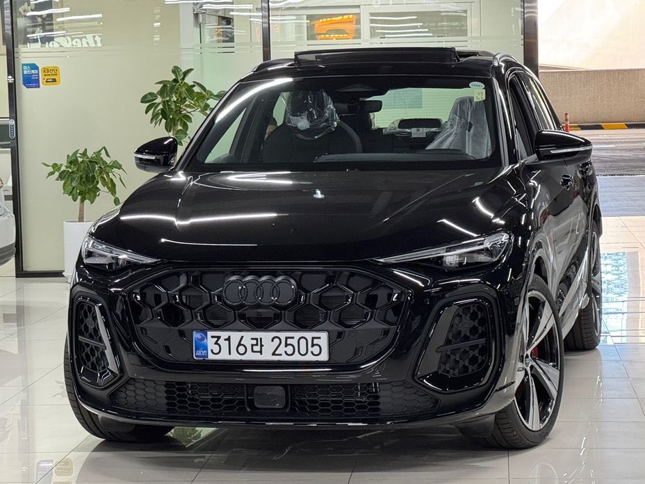 Audi Q5 40 TDI Quattro S Line Black Edition, 2025