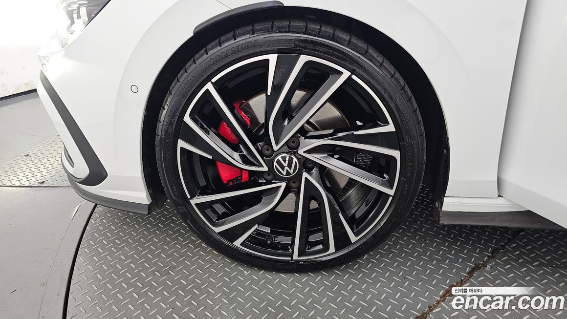 Volkswagen Golf 2.0 GTI, 2024