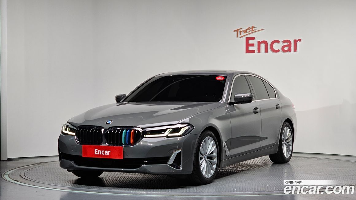 BMW 5-Series 520i Luxury, 2022