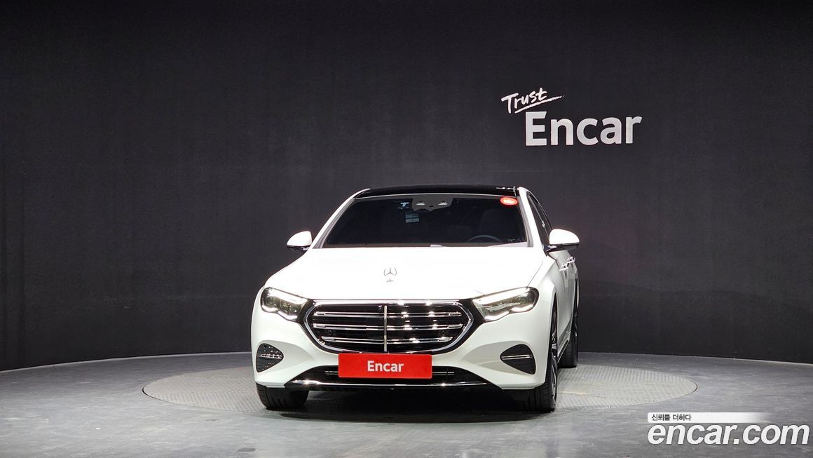 Mercedes-Benz E-Class E300 4MATIC Exclusive, 2025