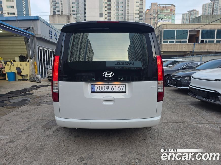 Hyundai Staria 4WD Tourer 11-Seater, 2025