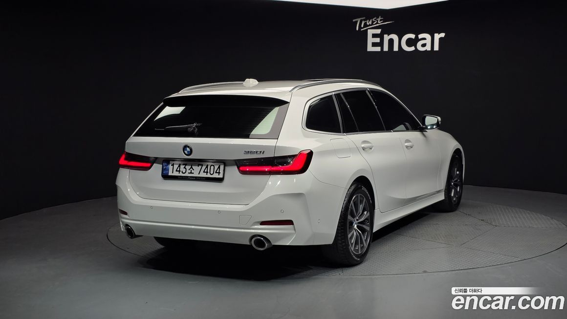 BMW 3-Series 320i Touring, 2024