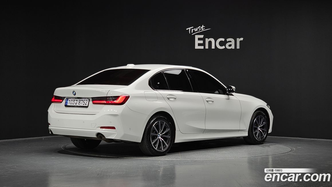 BMW 3-Series 320i, 2024