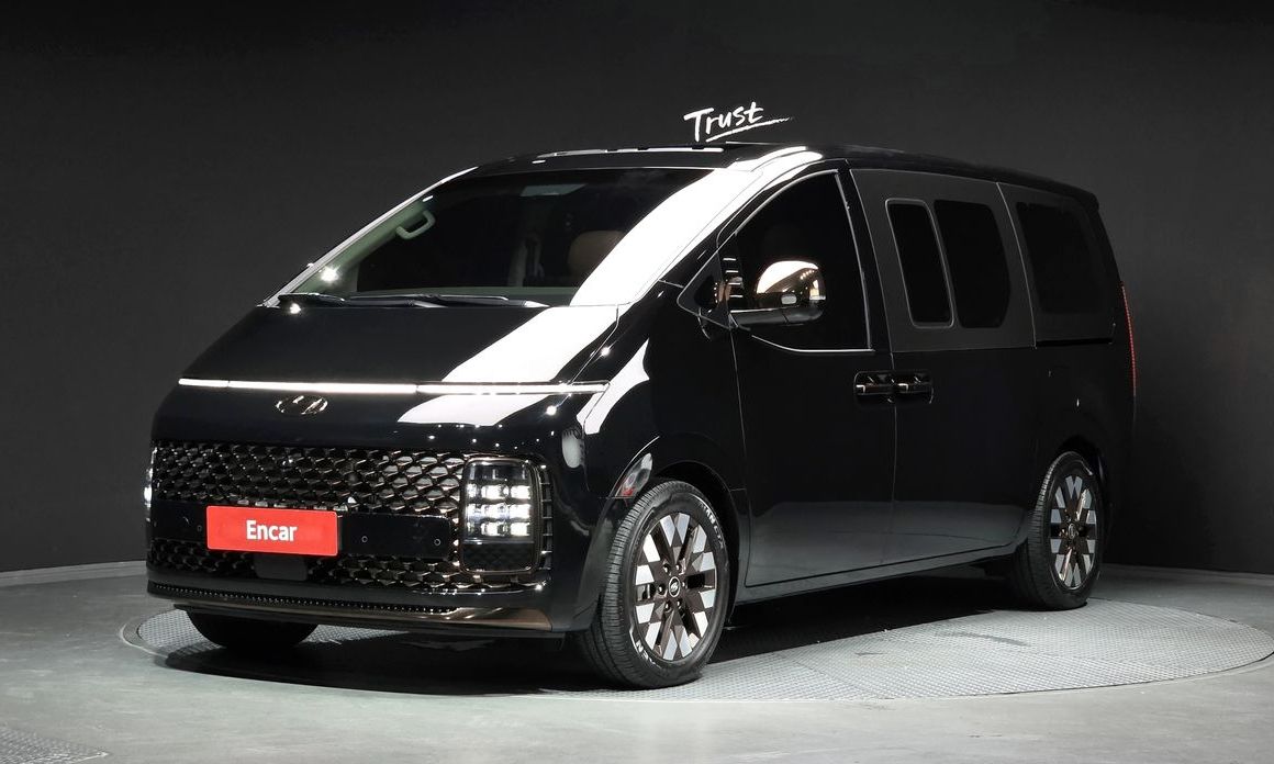 Hyundai Staria 4WD Lounge 9-Seater, 2023