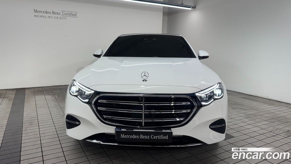 Mercedes-Benz E-Class E300 4MATIC Exclusive, 2025