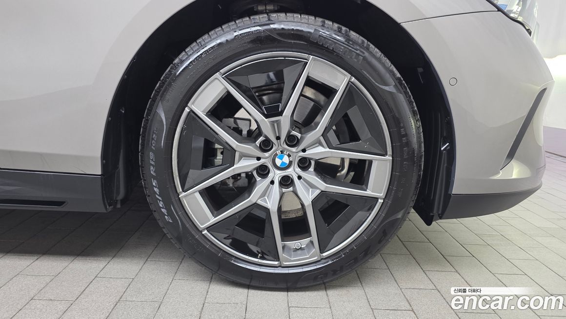 BMW 5-Series 520i, 2025