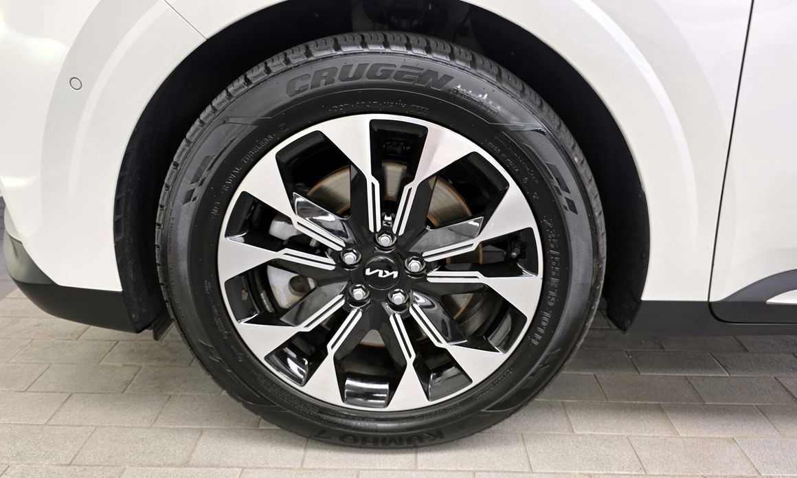 Kia Carnival 7-Seater Signature, 2023