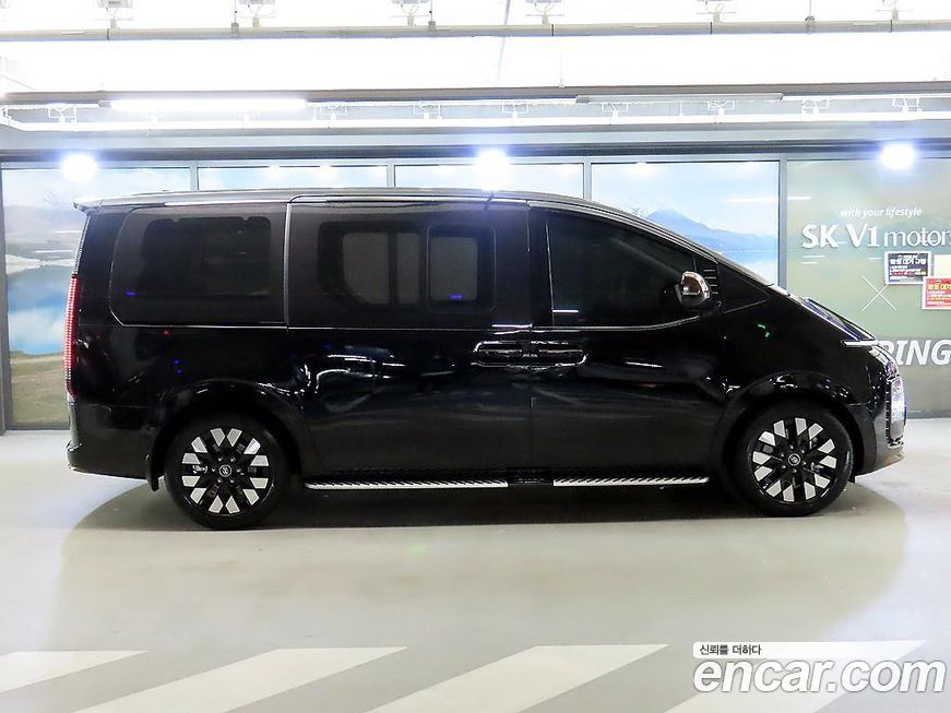 Hyundai Staria Lounge 7-Seater, 2025