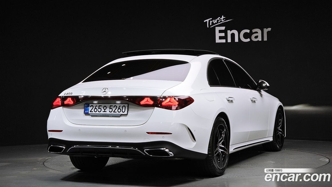 Mercedes-Benz E-Class E200 AMG Line, 2026