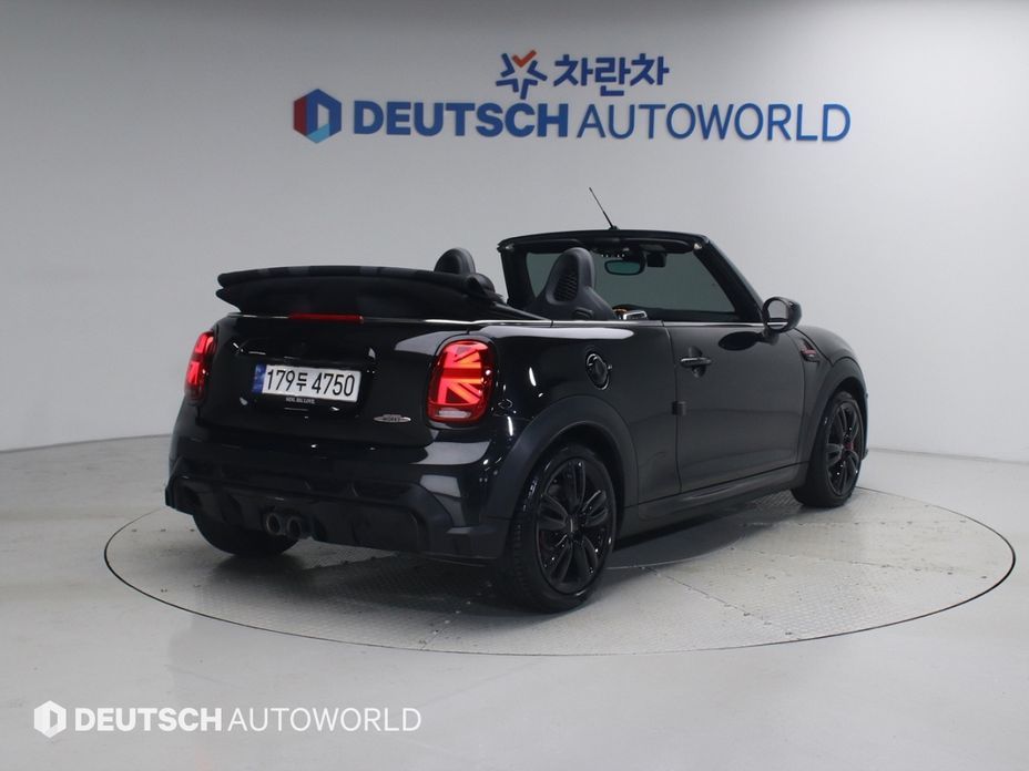 Mini Cooper Convertible JCW, 2024