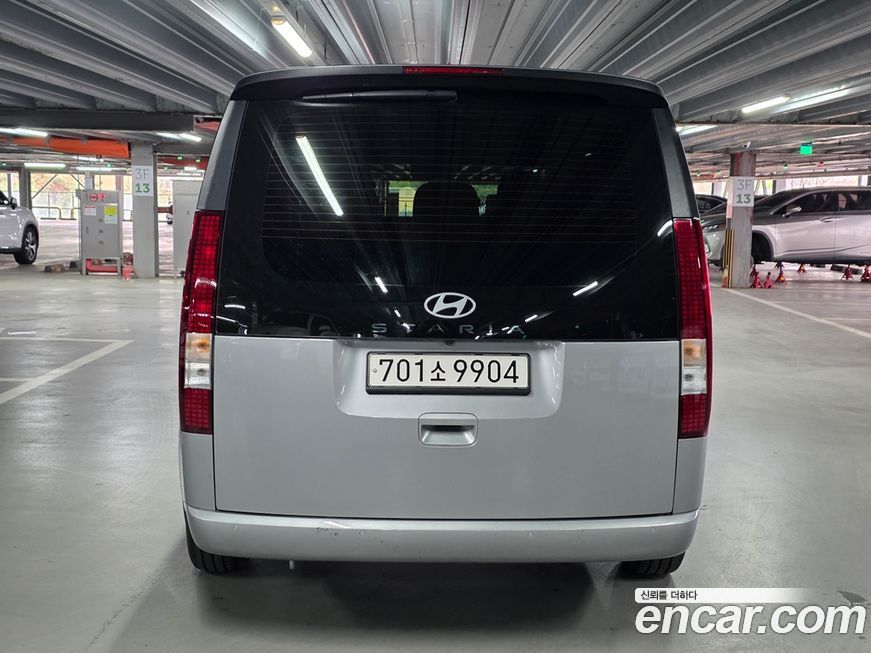 Hyundai Staria Tourer 11-Seater, 2025