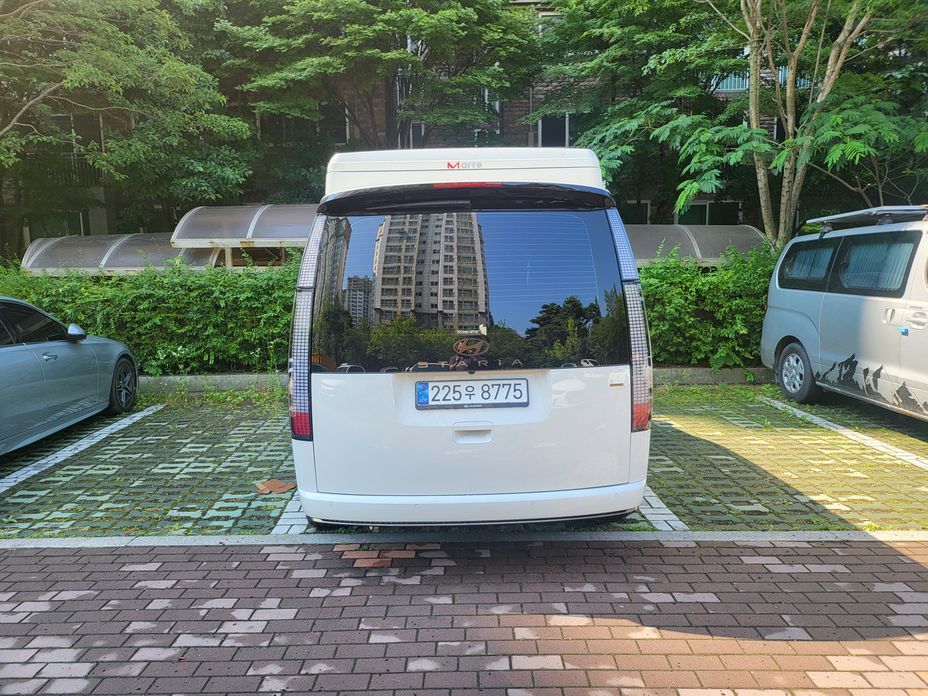 Hyundai Staria 4WD Lounge 9-Seater, 2025