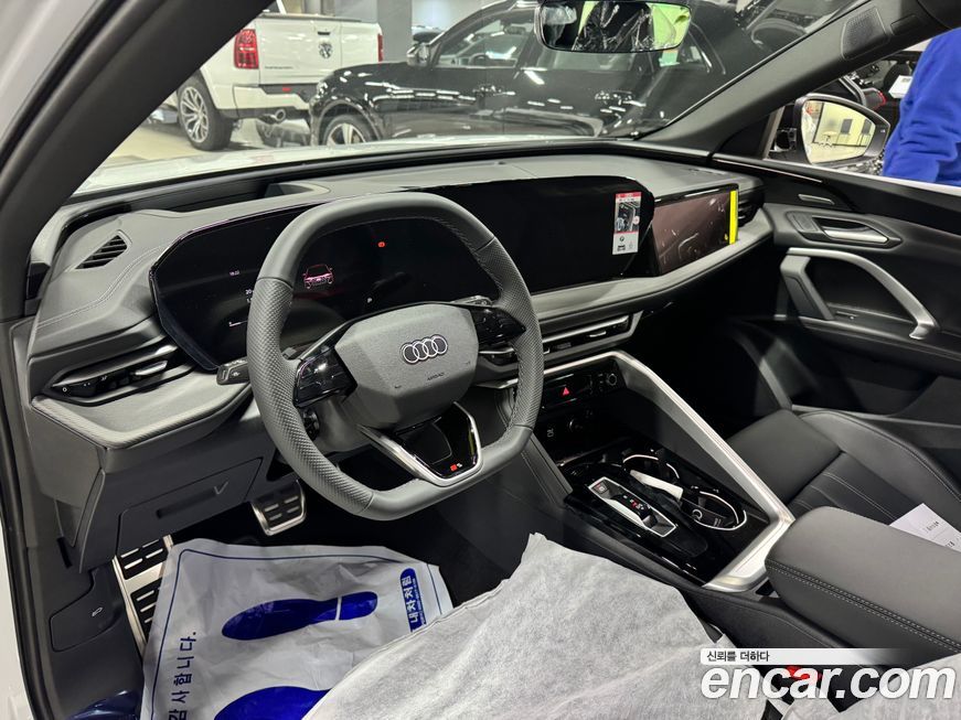 Audi Q5 40 TDI Quattro S Line Black Edition, 2025