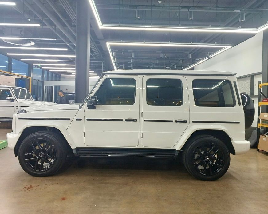 Mercedes-Benz G-Class G450d, 2025