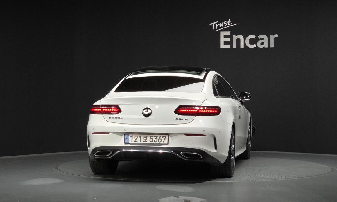 Mercedes-Benz E-Class E300d 4MATIC Coupe, 2022